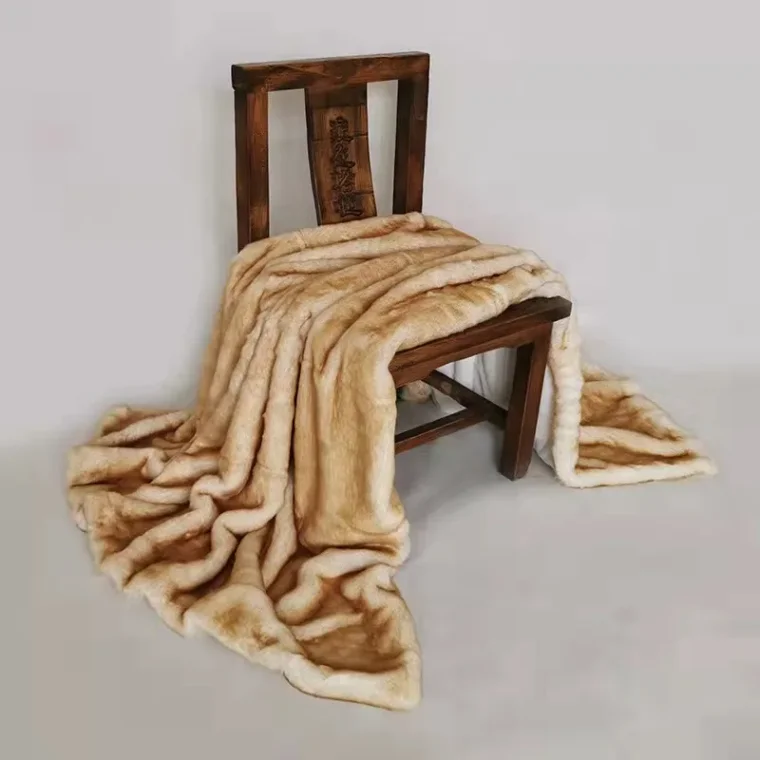 Rolled silk fabric for textile use