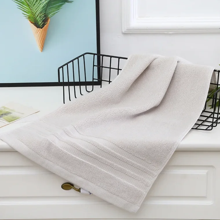 Soft cashmere shawl in a classic design.